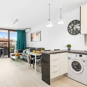 https://modern-2-bedroomed-apartment-los-cristianos-center.tenerifehoteles.net